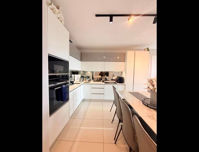 2 BEDROOM APARTMENT FOR SALE IN HOUGHTON ESTATE